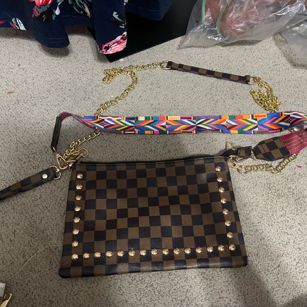 Brown square crossbody comes with long and short strap